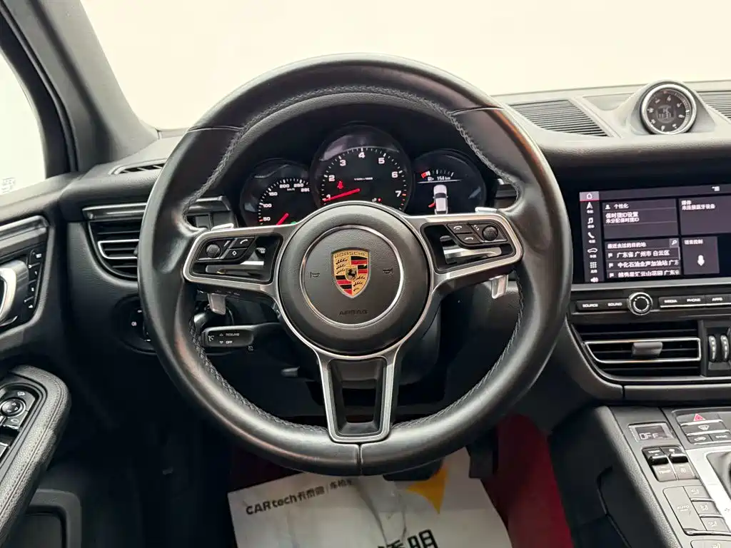 Porsche Macan — миниатюра 14