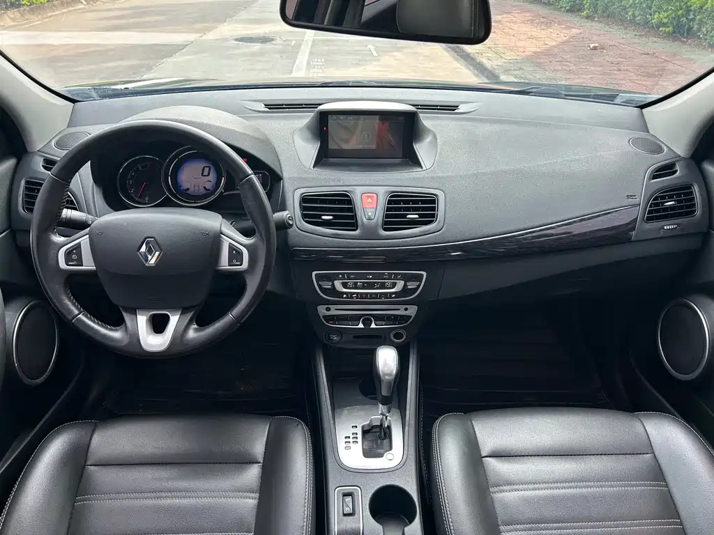 Renault Fluence — миниатюра 10