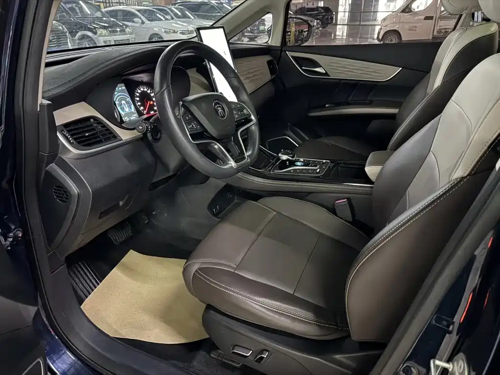 BYD MAX New Energy - фото 11