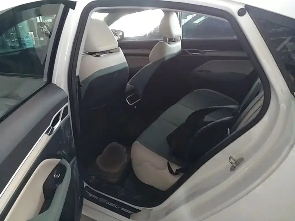Geely L HiP — миниатюра 17