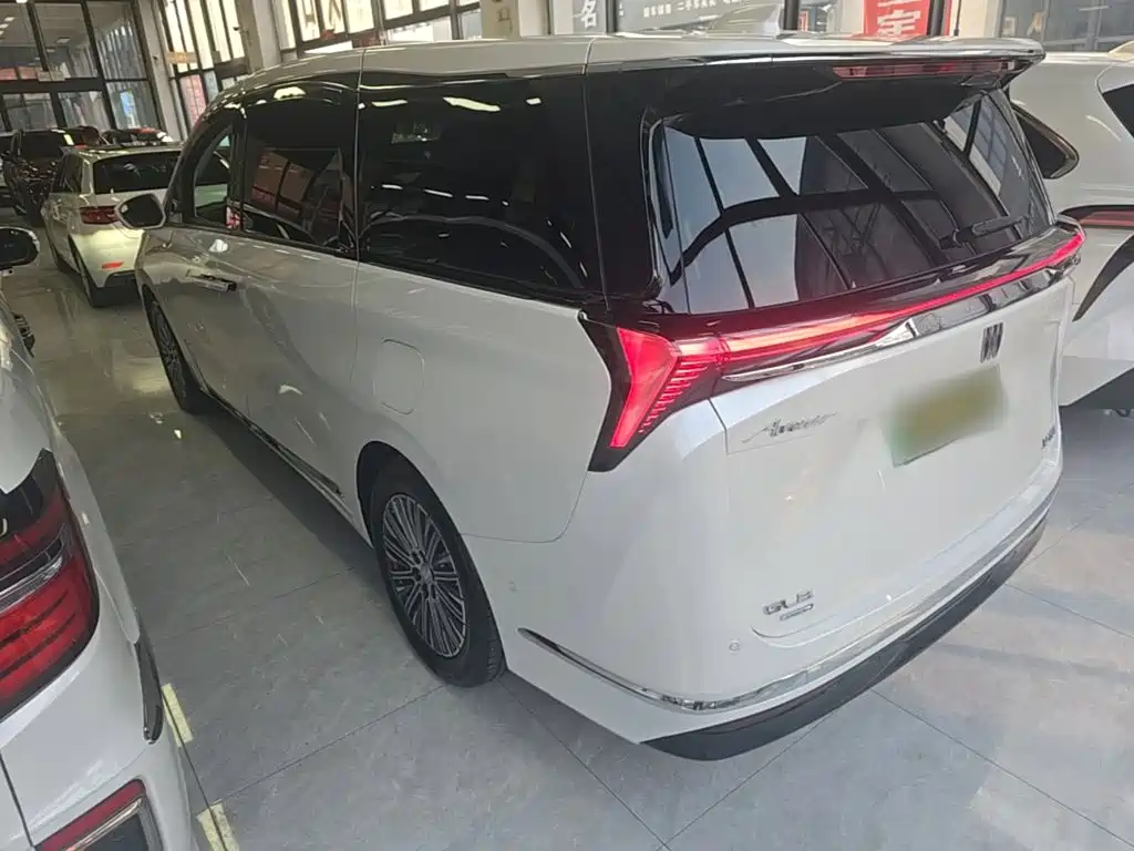 Buick GL8 Hybrid — миниатюра 5