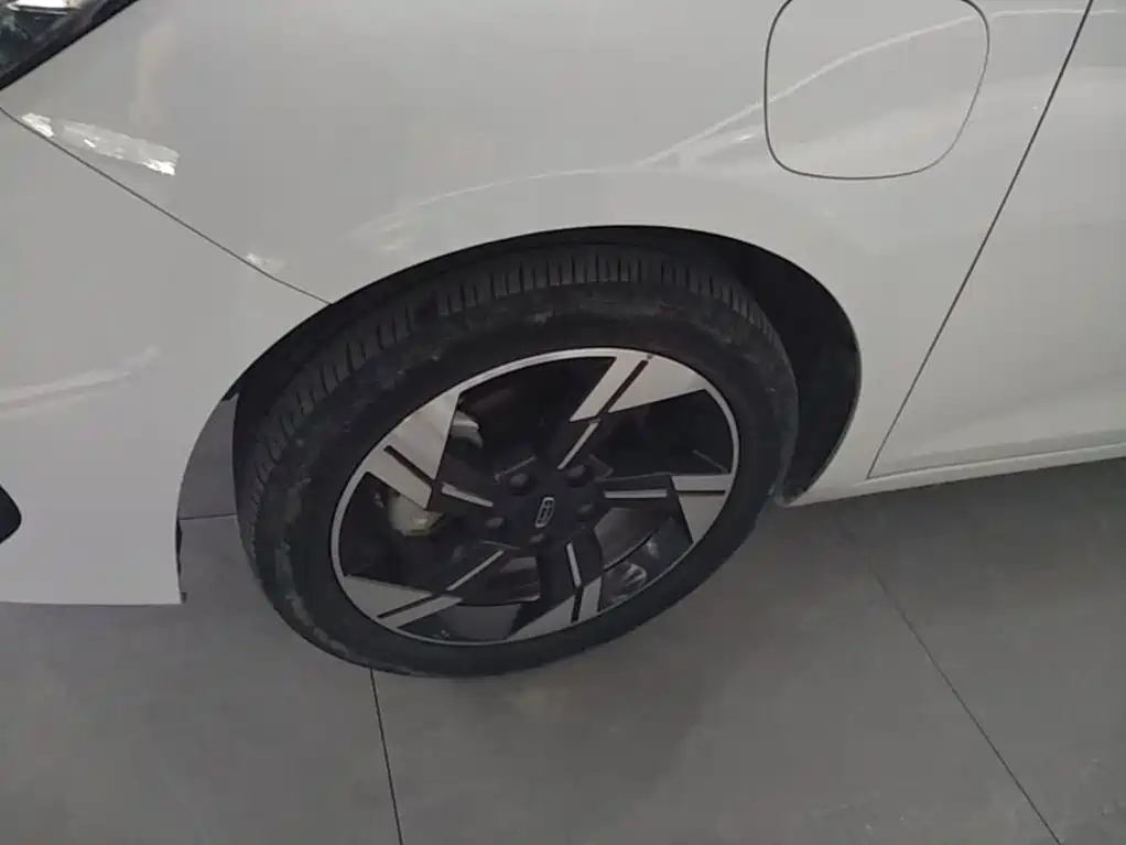 Geely L HiP — миниатюра 23