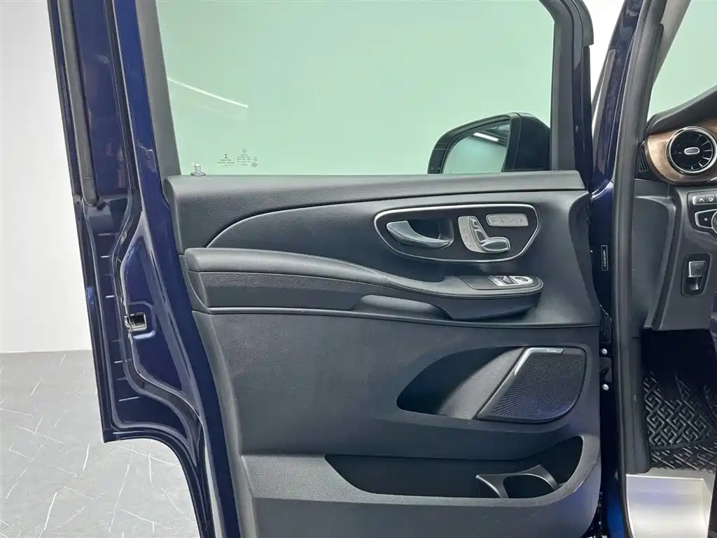 MERCEDES-BENZ V CLASS