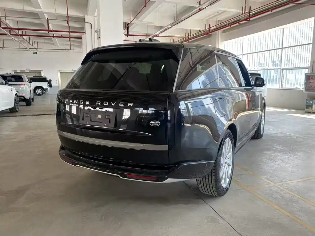 Land Rover Range Rover 2026 3.0 L6 400PS SE