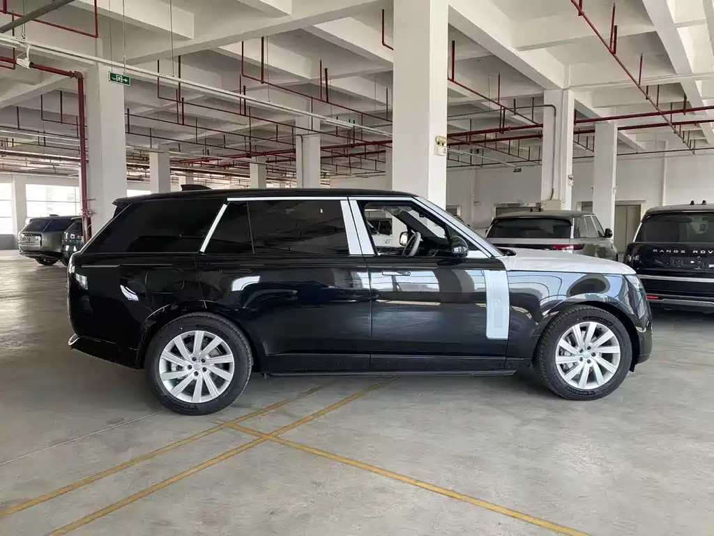 Land Rover Range Rover 2026 3.0 L6 400PS SE