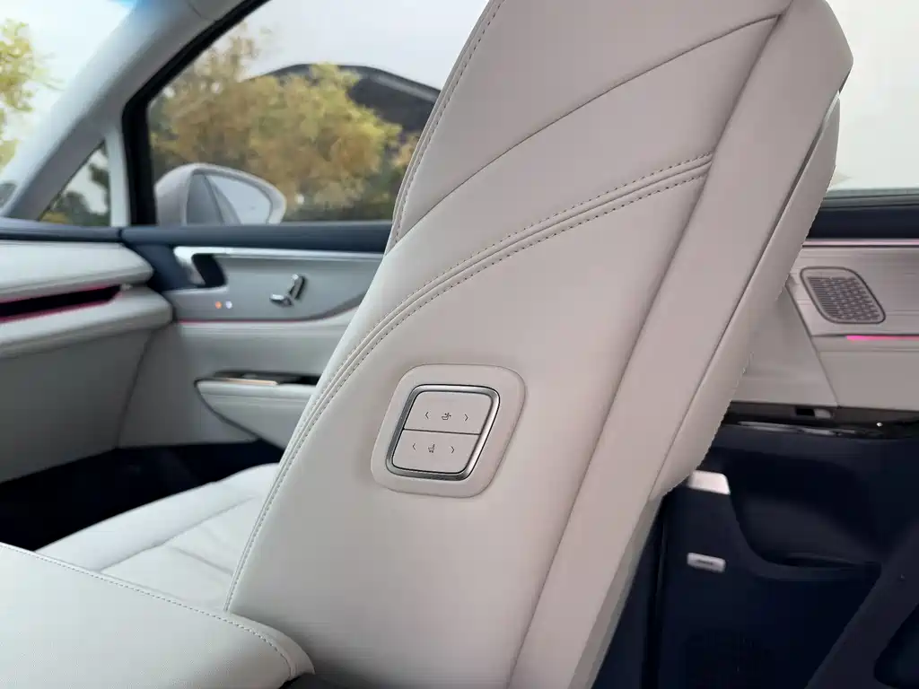 Buick GL8 Hybrid — миниатюра 17