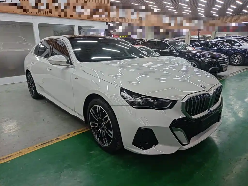 BMW 5 Series — миниатюра 4