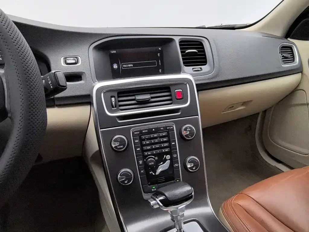 Volvo S60 (Import) — миниатюра 12