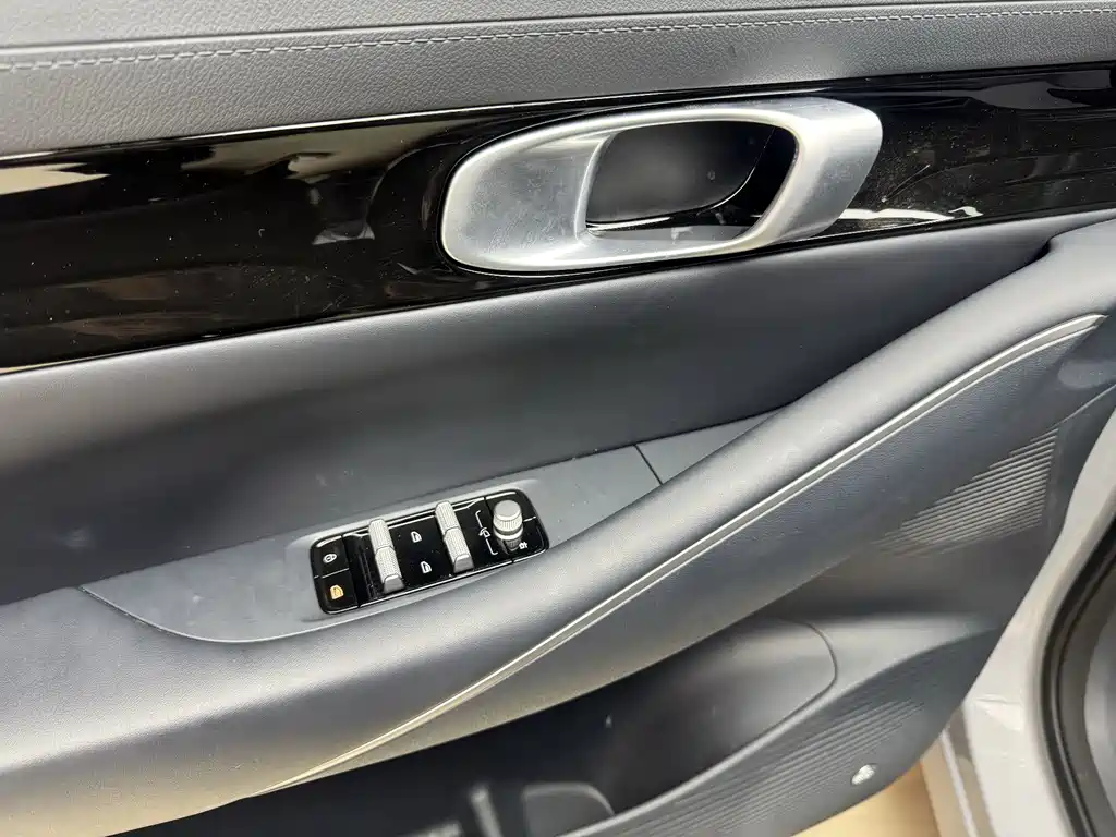 GEELY GALAXY GALAXY E5