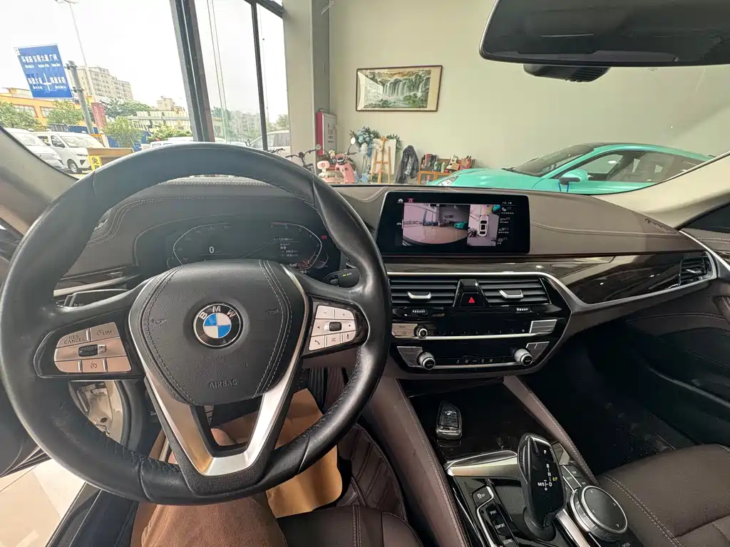 BMW 5 Series — миниатюра 14