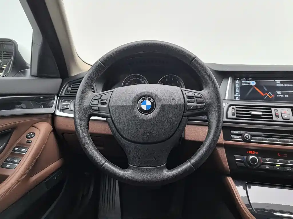 BMW 5 Series (Import) — миниатюра 11