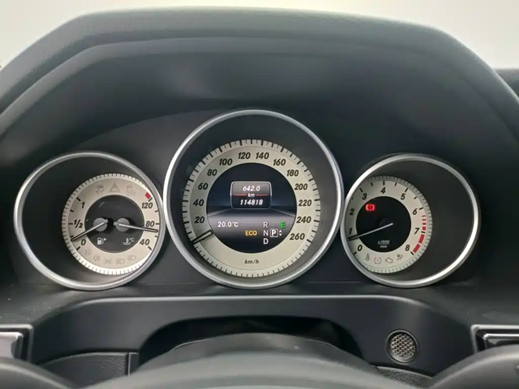 Mercedes-Benz E-Class — миниатюра 5