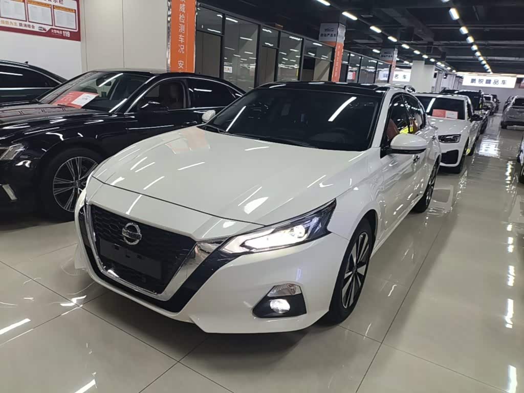 Nissan Teana 2.0 л 2022 г. Белый, пробег 28300 км