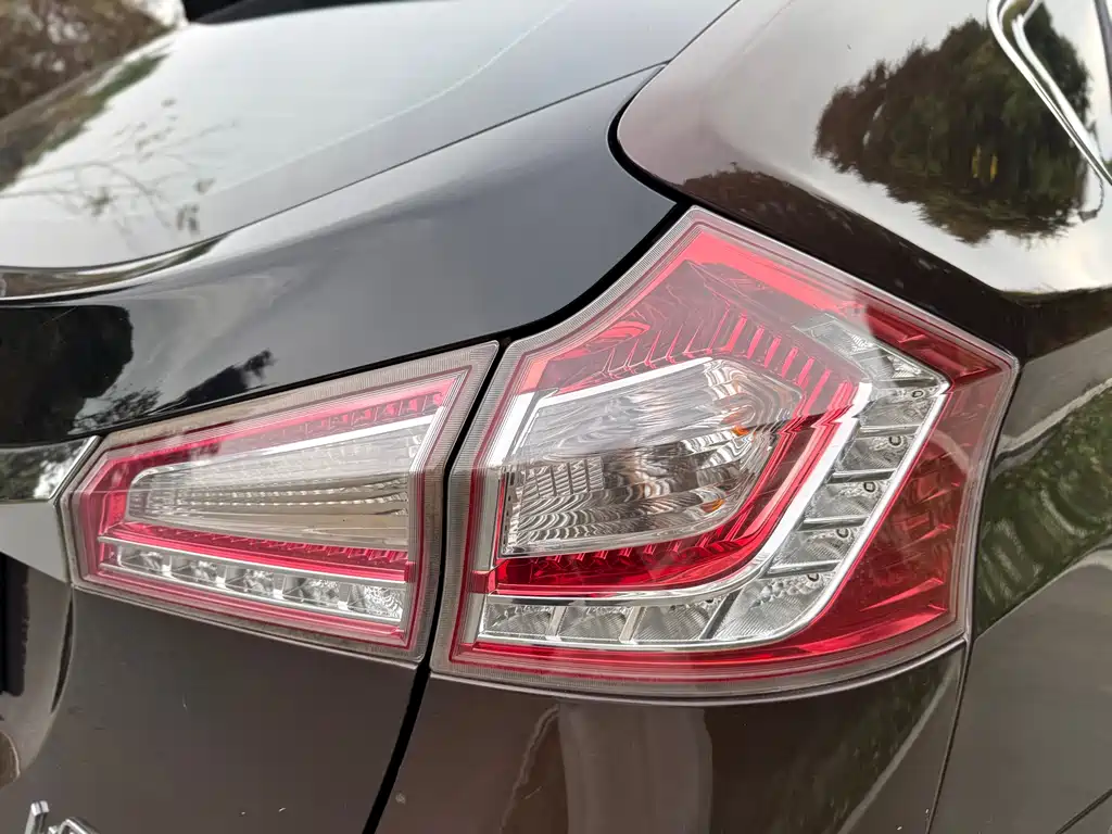 LUXGEN EXCELLENT 6 SUV