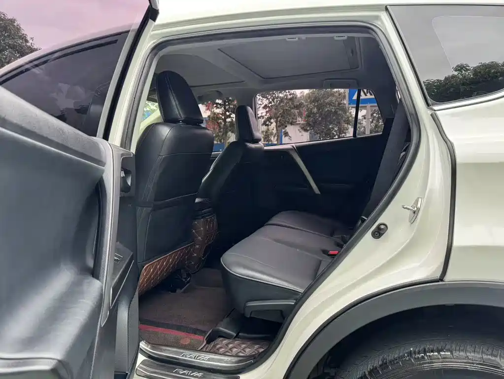 Toyota RAV4 — миниатюра 13