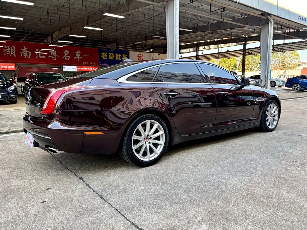 Jaguar XJ — миниатюра 17