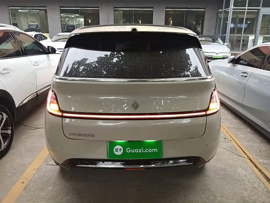 Baojun Yunduo — миниатюра 6