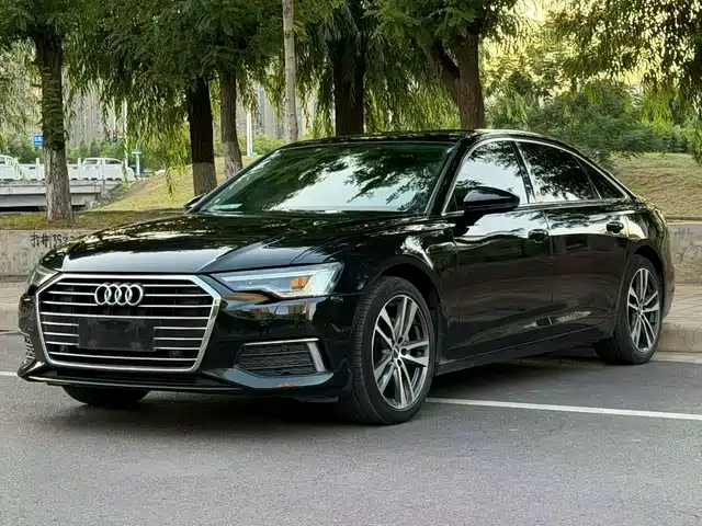 Audi A6L — фото 1