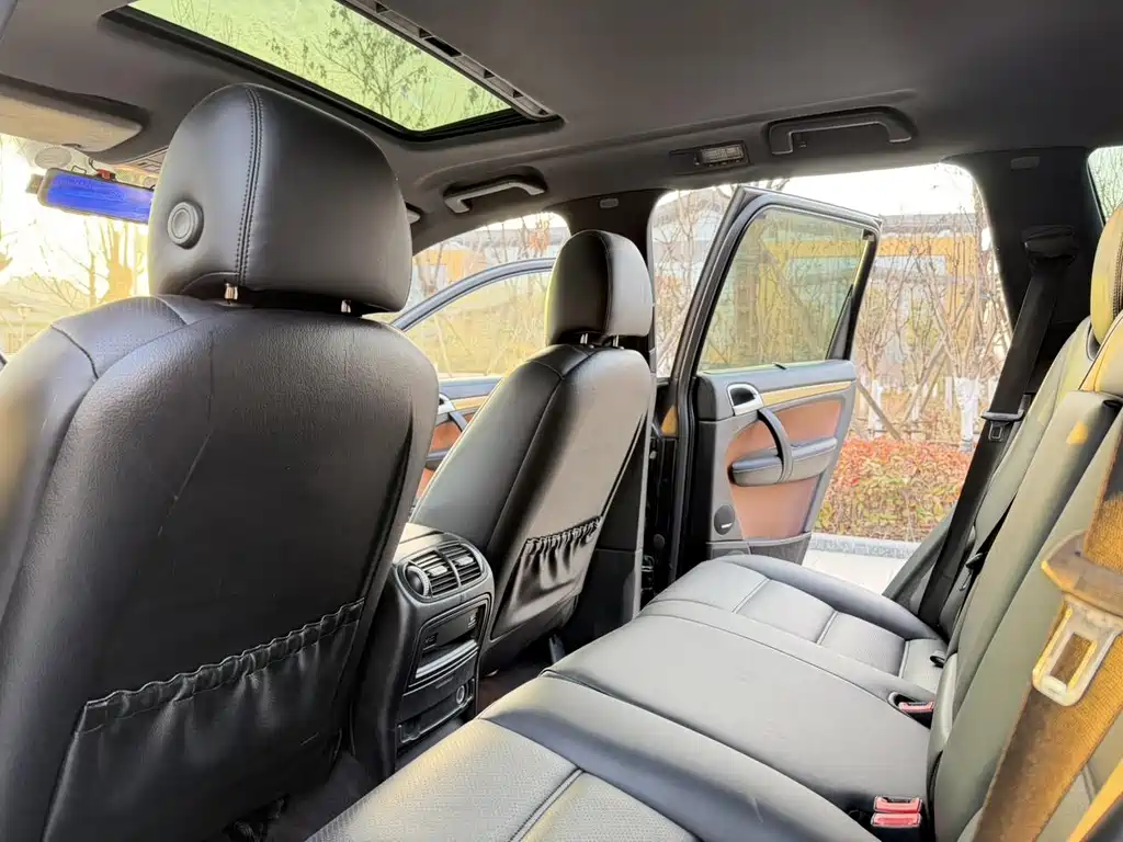 Porsche Cayenne — миниатюра 7