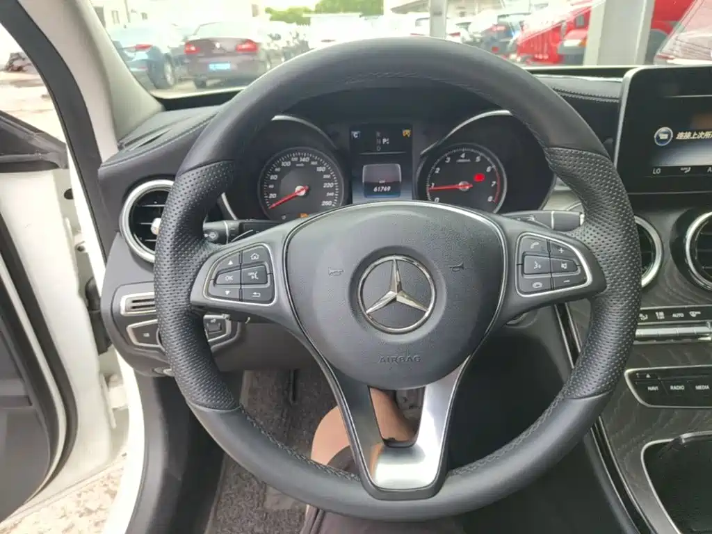 Mercedes-Benz C-Class — миниатюра 11