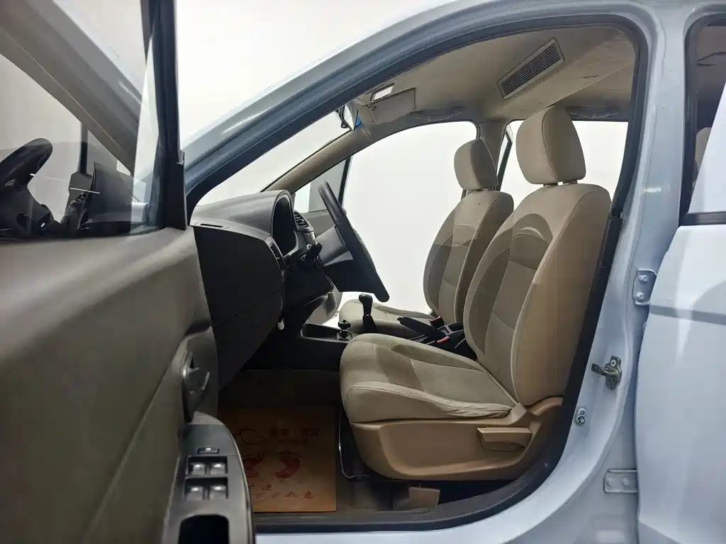 Wuling Hongguang — миниатюра 11