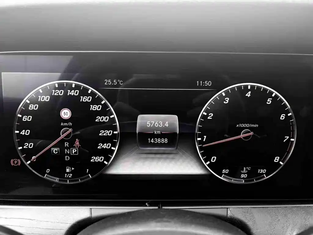 Mercedes-Benz E-Class — миниатюра 11
