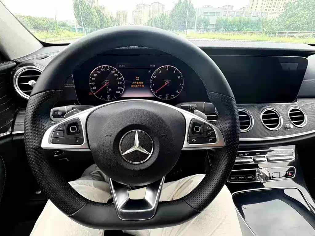 Mercedes-Benz E-Class — миниатюра 12