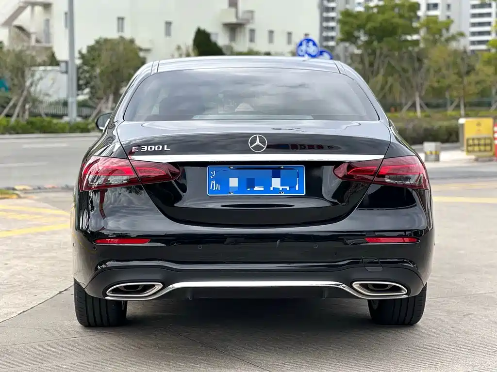 Mercedes-Benz E-Class — миниатюра 8