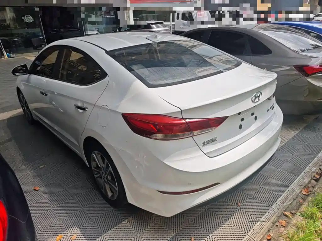 Hyundai Elantra — миниатюра 5