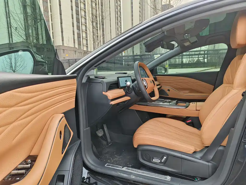Geely Galaxy Galaxy 8 8 2025 130km EM-i Luxury