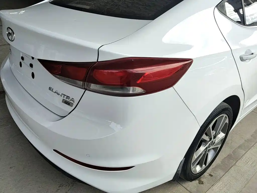 Hyundai Elantra — миниатюра 8