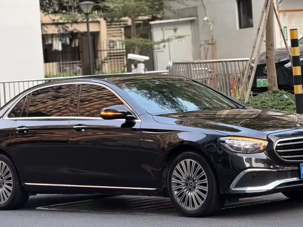 MERCEDES-BENZ E CLASS