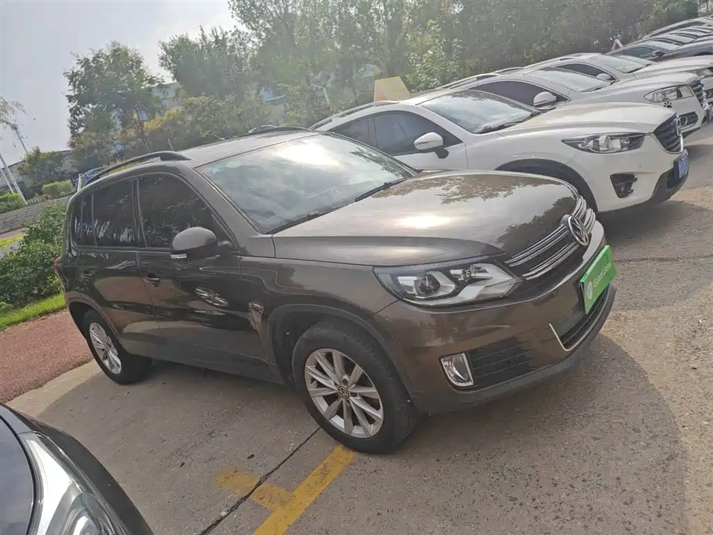 VOLKSWAGEN TIGUAN