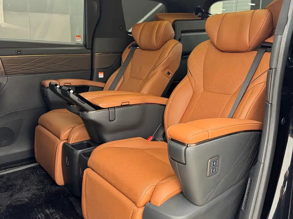 Toyota Vellfire — миниатюра 9
