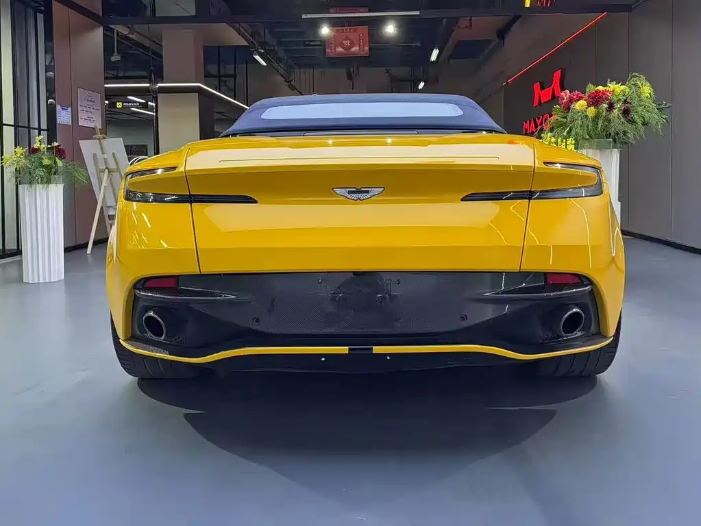 Aston Martin DB11 — миниатюра 7