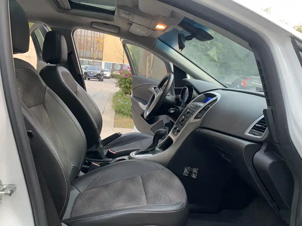 Buick Excelle — миниатюра 9