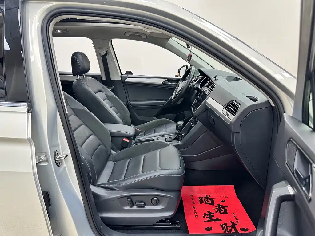 Volkswagen Tiguan L — миниатюра 26