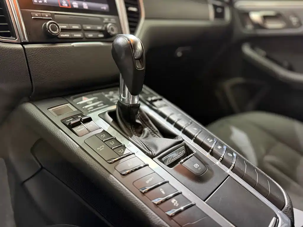 Porsche Macan — миниатюра 6