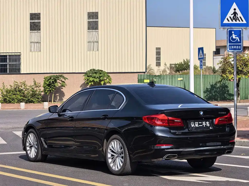 BMW 5 SERIES