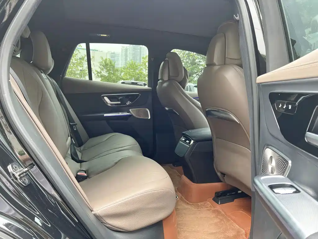 Mercedes-Benz EQE SUV — миниатюра 7