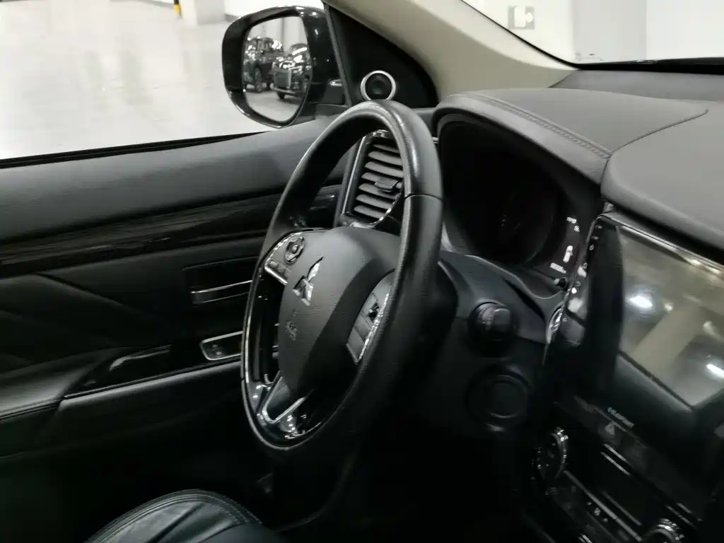 Mitsubishi Outlander — миниатюра 22