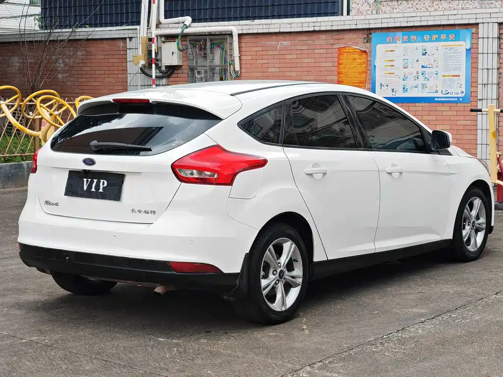 Ford Focus — миниатюра 7
