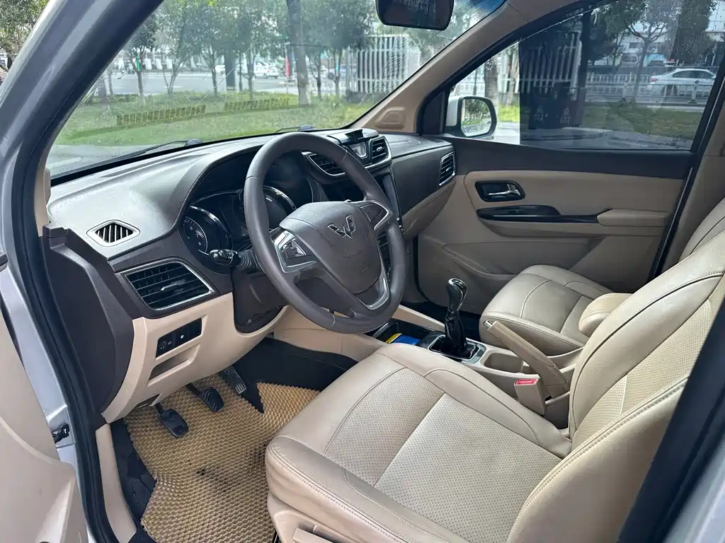 Wuling Hongguang — миниатюра 14