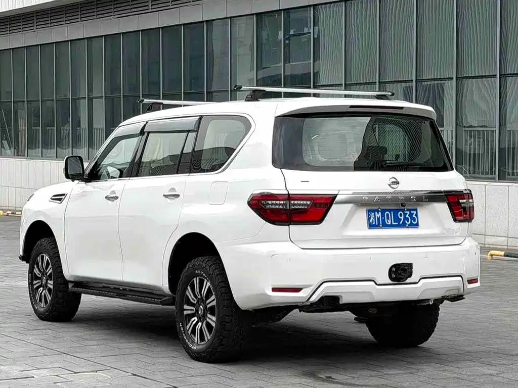 Nissan Patrol — миниатюра 6