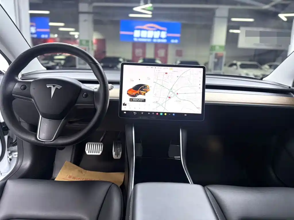 Tesla Model 3 — миниатюра 6
