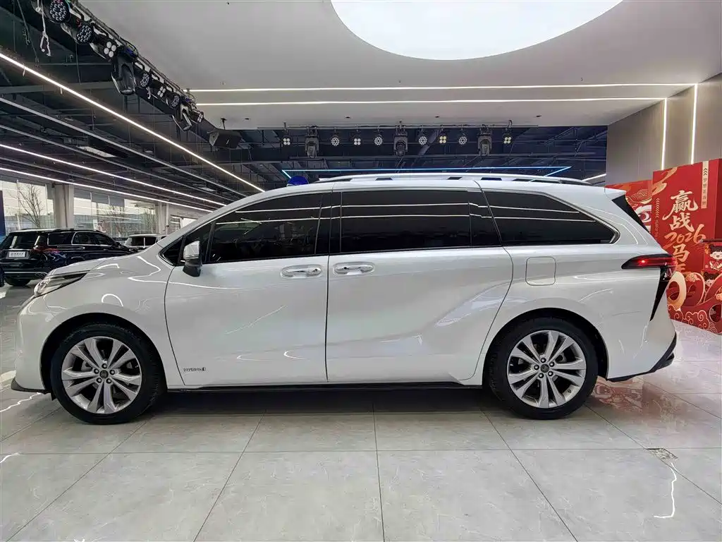TOYOTA SIENNA