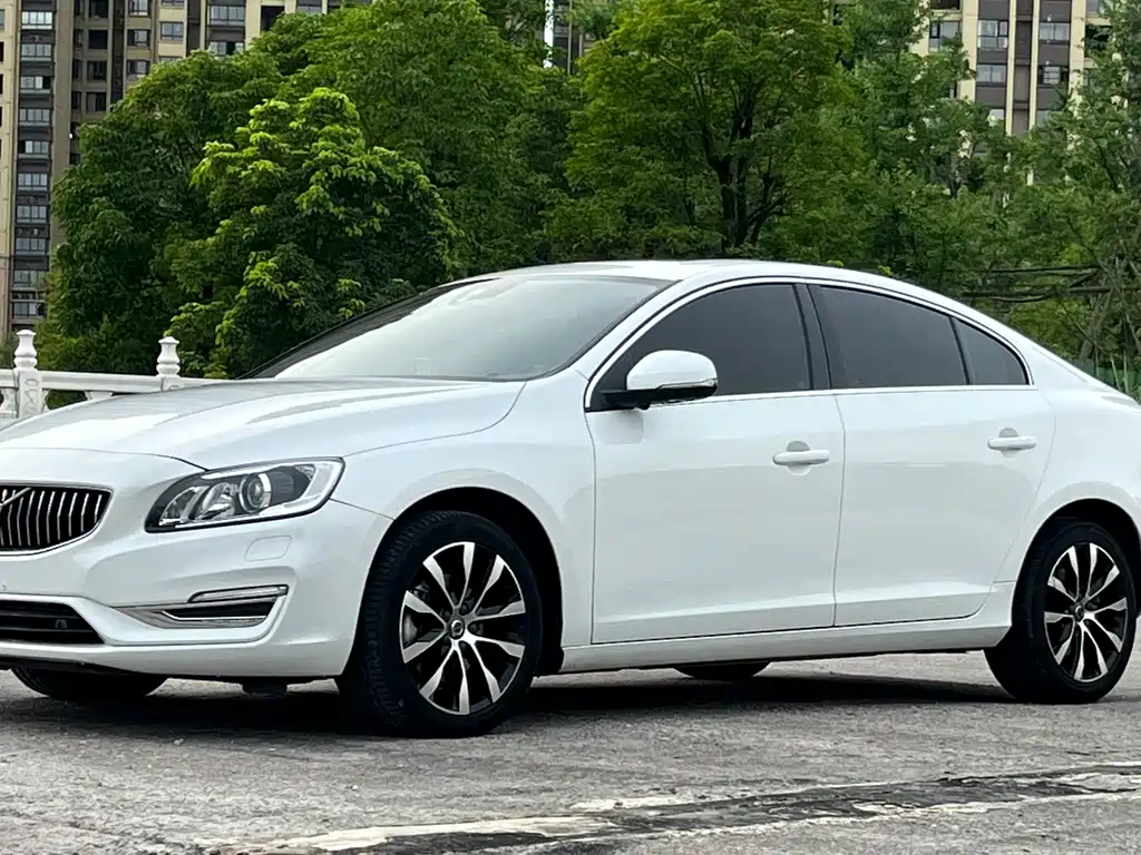 Купить Volvo S60