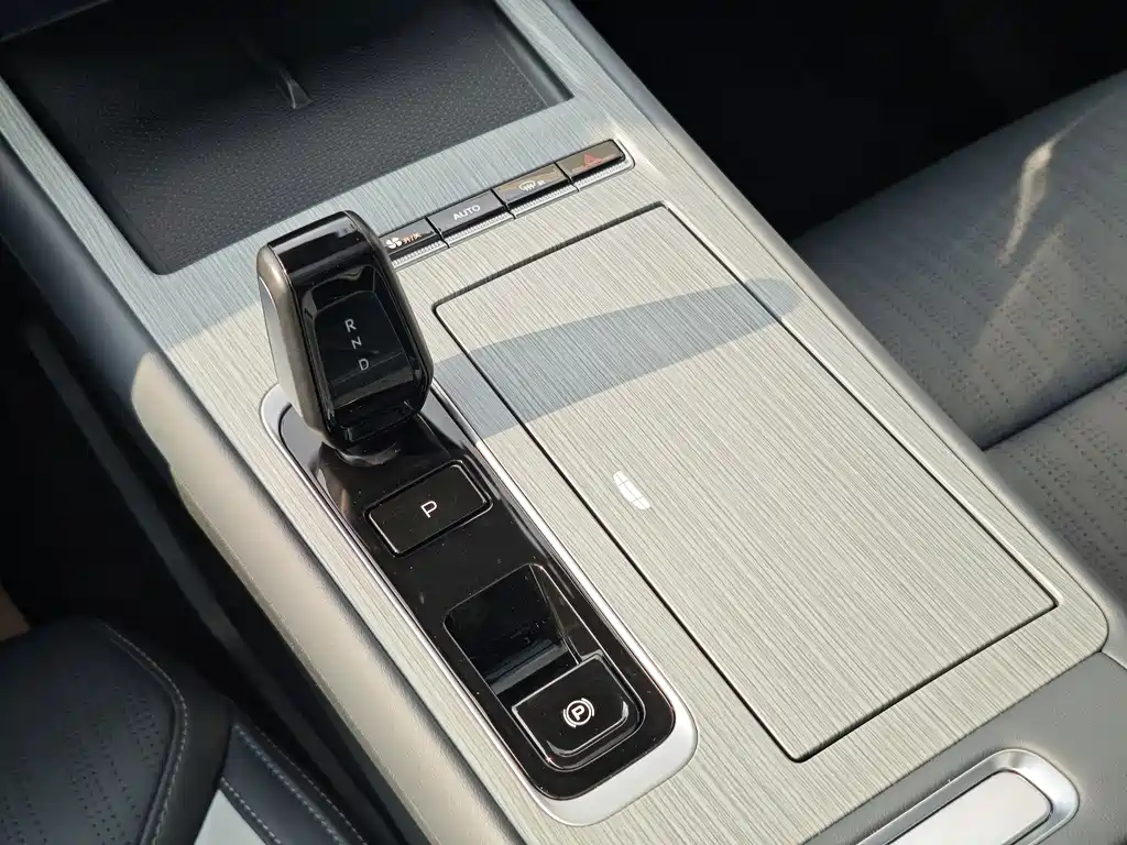 Geely Boyue L — миниатюра 19