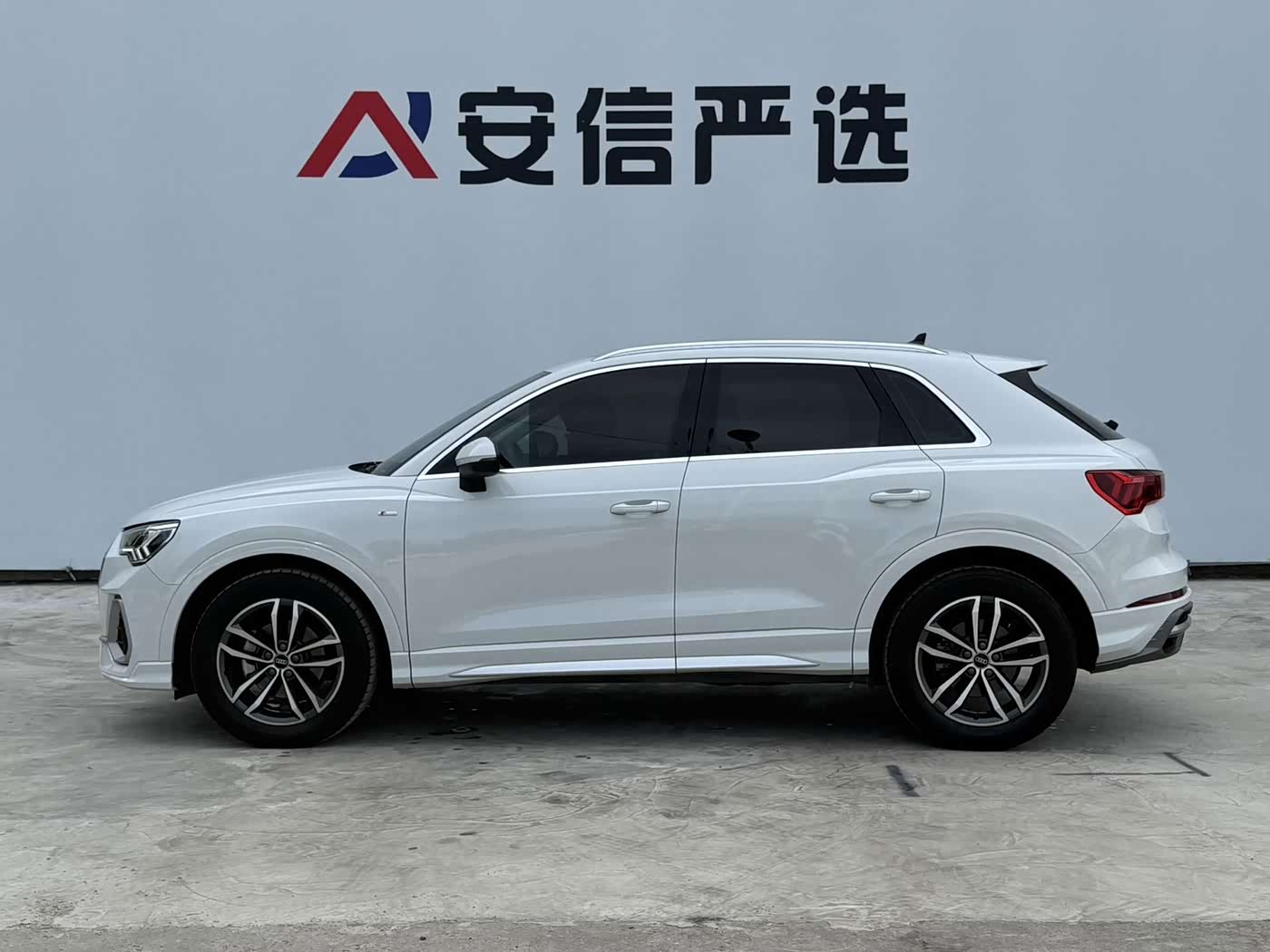 Audi Q3 1.4 л 2023 г. Белый, пробег 28000 км