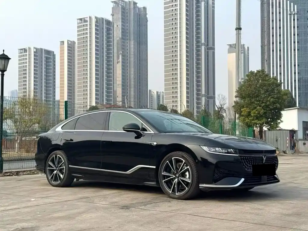 VOYAH LANTU CHASING LIGHT